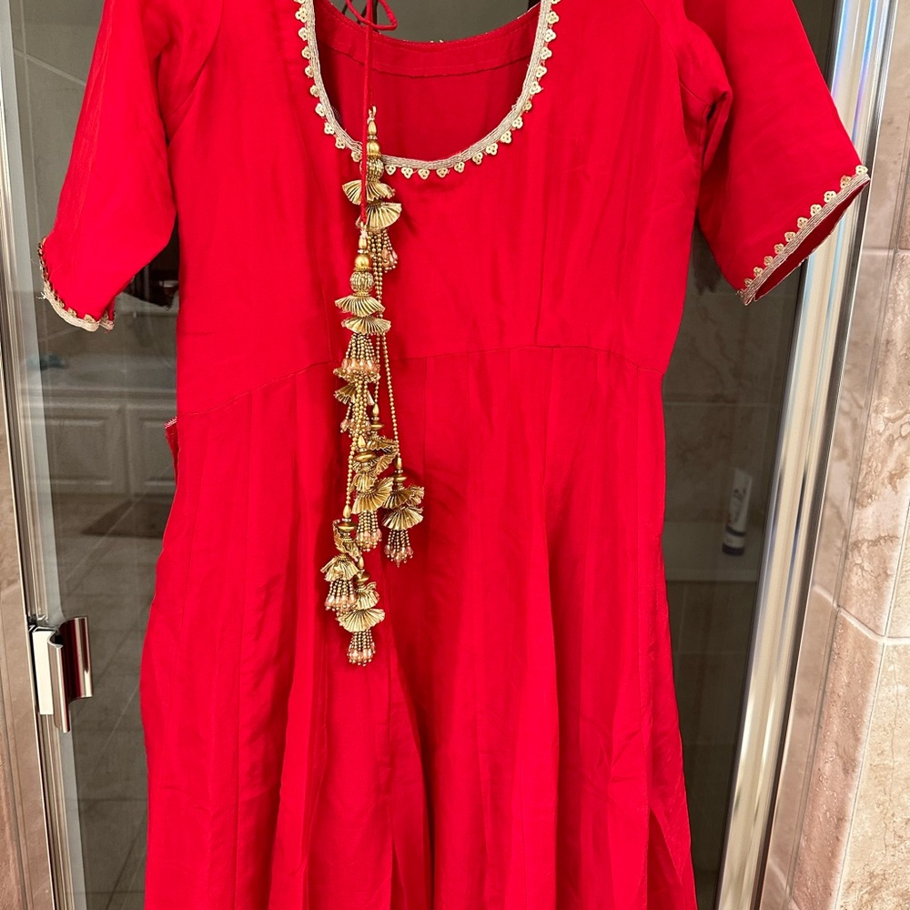 Indian women anarkali silk red bridal kurta top with brocade and dori size small - Picture 5 of 7